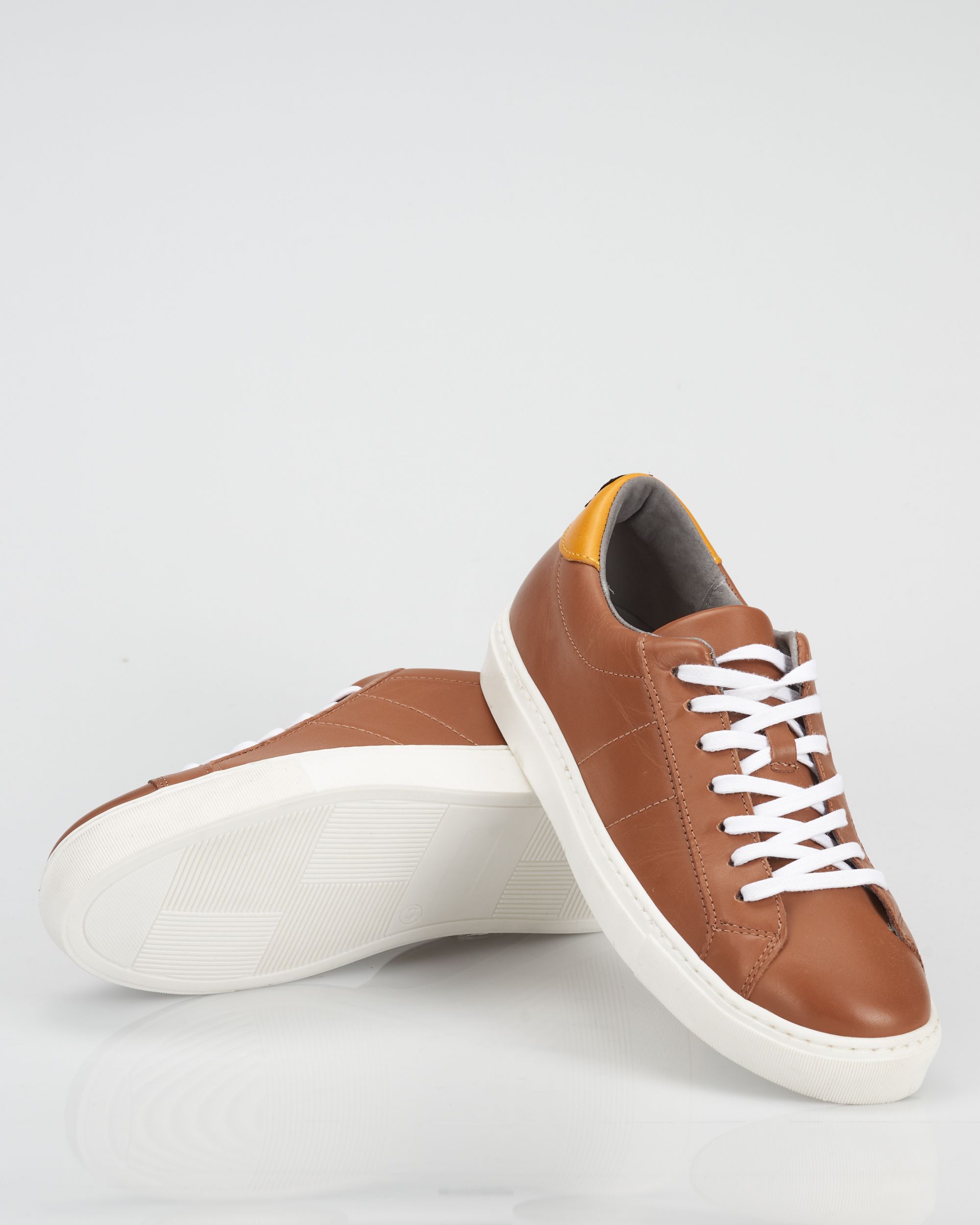 Victim Sneakers Cognac 052384-002-40