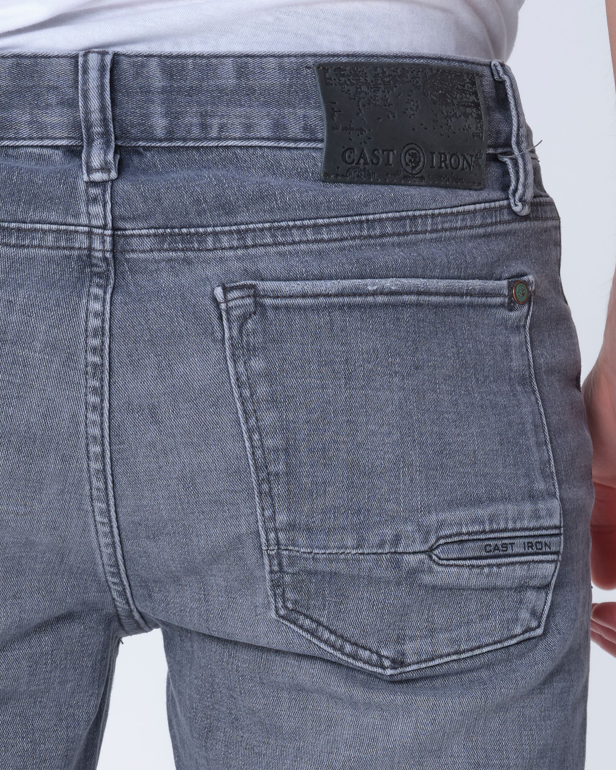 Cast Iron Riser Slim Fit Jeans Shop nu OFM.