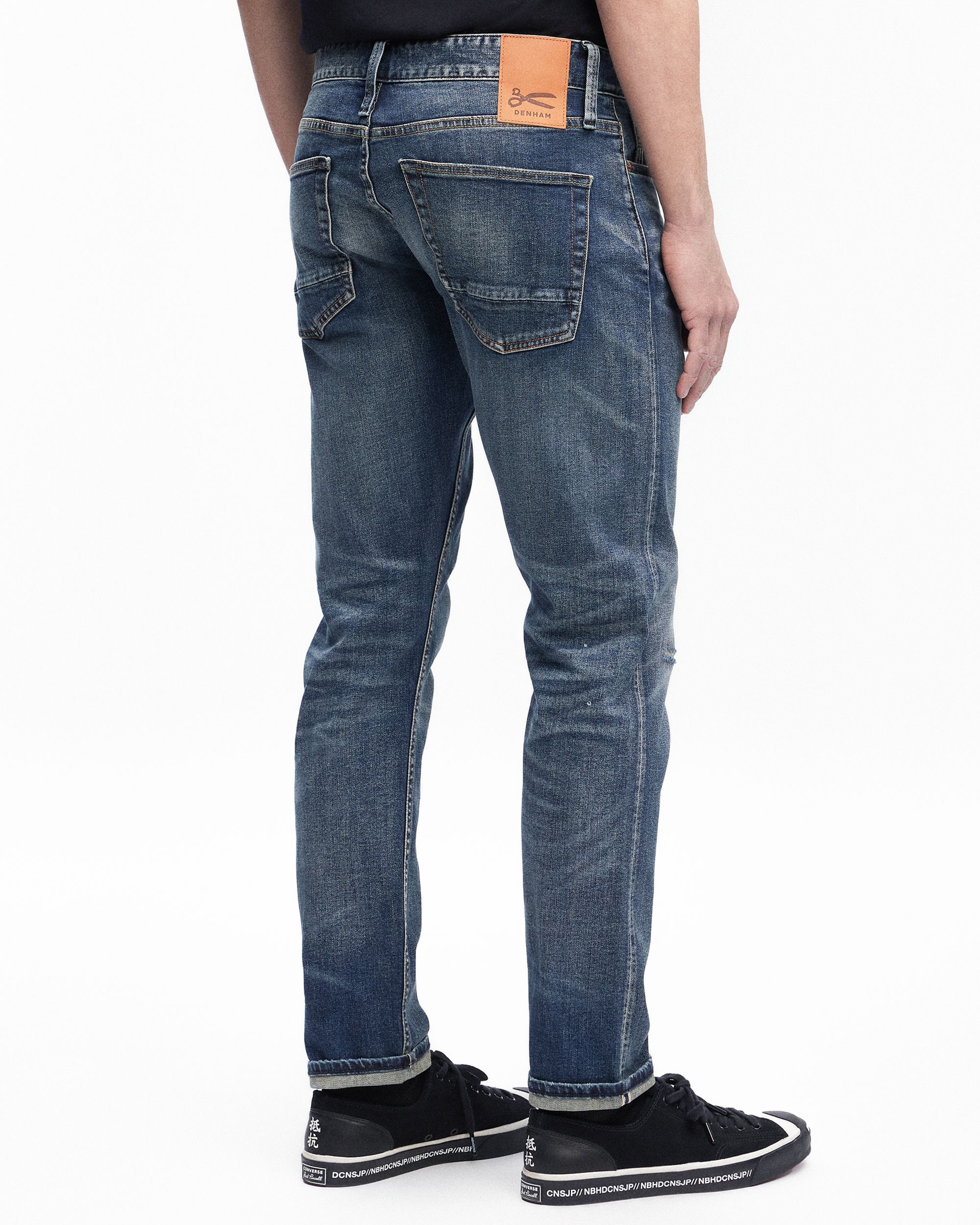 DENHAM】Razor 極淺灰色水洗自然復古破壞補丁合身小直筒牛仔褲– Blue Beach Denim